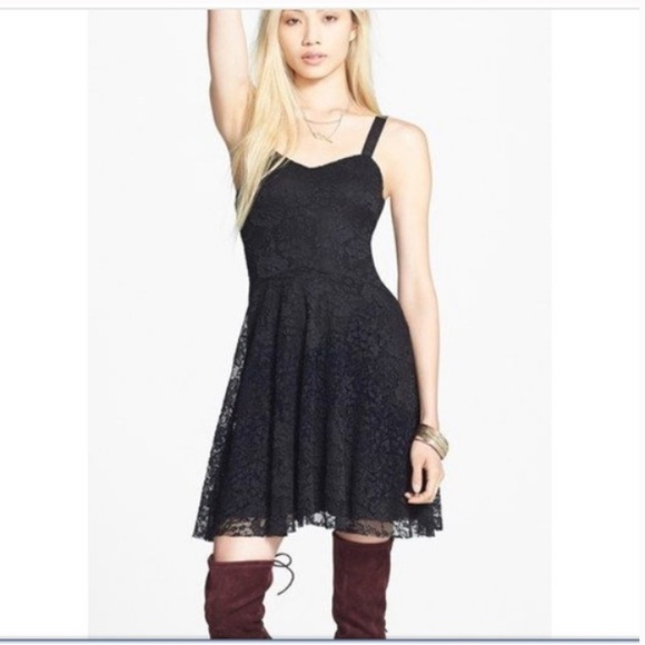Free People Black Fit’n’Flare All Over Lace Mini Dress size M - Picture 2 of 11